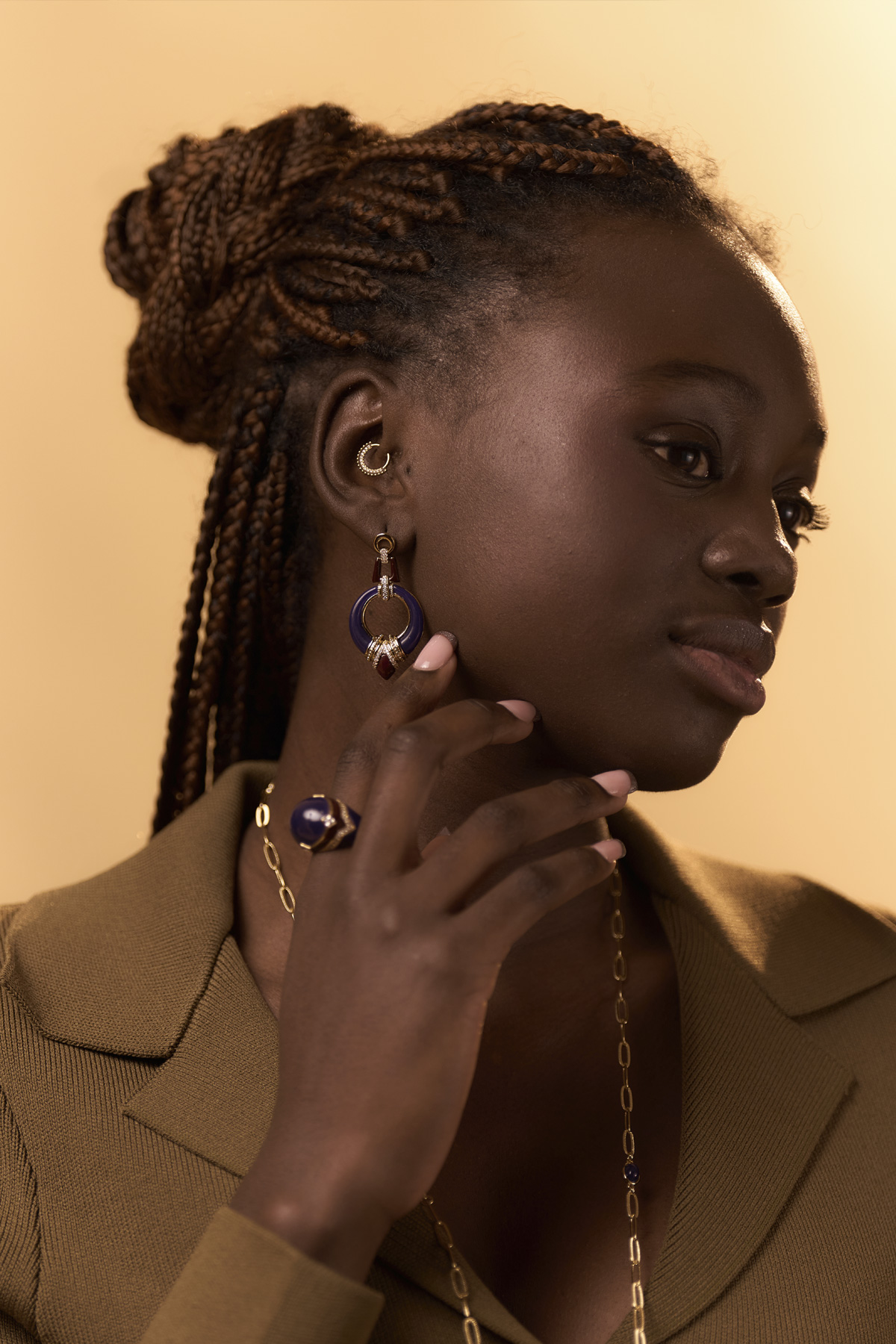 modelo-anillo-pendientes-dorado-azul-velvet-lux-malizzia